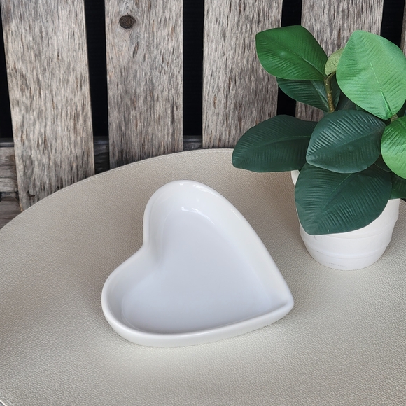 Charming White Heart-Shaped Ceramic Dish- Pacific Island Creations - Picture 3 of 8